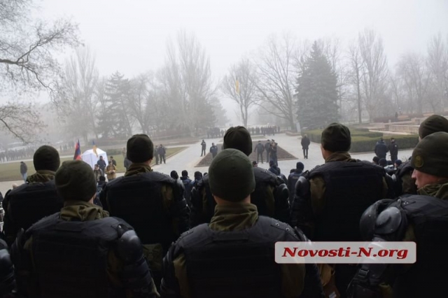 В Николаеве около тысячи силовиков охраняют здание облсовета