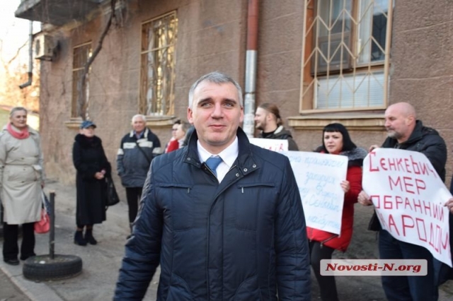 В Николаеве суд разрешил Сенкевичу немедленно вернуться в кресло мэра