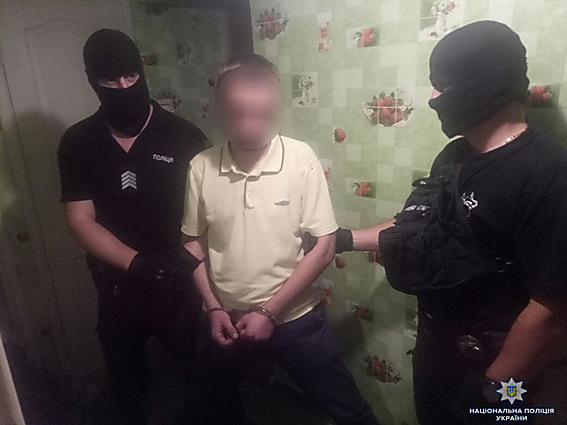 В Южноукраинске сотрудники ДВБ задержали группировку наркоторговцев, в которую входил экс-полицейский  Подробнее читайте на Юж-Ньюз: http://xn----ktbex9eie.com.ua/archives/8475