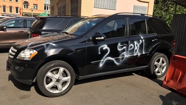 Вандалы написали оскорбления на авто, принадлежащем семье обидчика Найема  Подробнее читайте на Юж-Ньюз: http://xn----ktbex9eie.com.ua/archives/5417