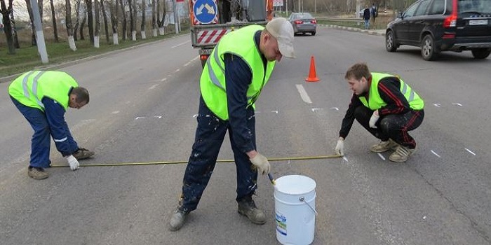 Чиновники уже сэкономили на краске для разметки полос на дорогах, теперь хотят экономить на асфальте — «Наш край» Подробнее читайте на Юж-Ньюз: http://xn----ktbex9eie.com.ua/archives/13330
