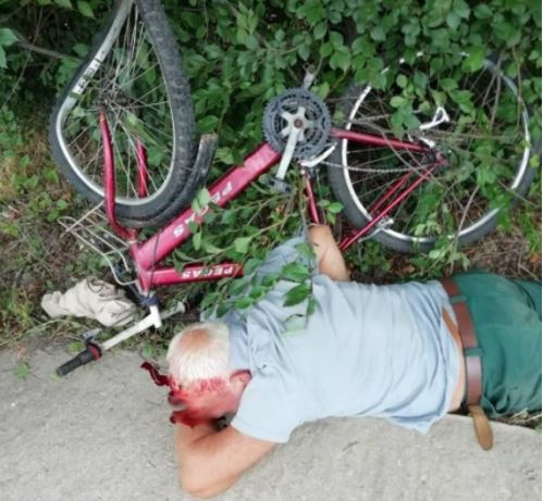 В Южноукраинске на обочине нашли пожилого велосипедиста с проломленной головой. ФОТО18+  Подробнее читайте на Юж-Ньюз: https://xn----ktbex9eie.com.ua/archives/15574