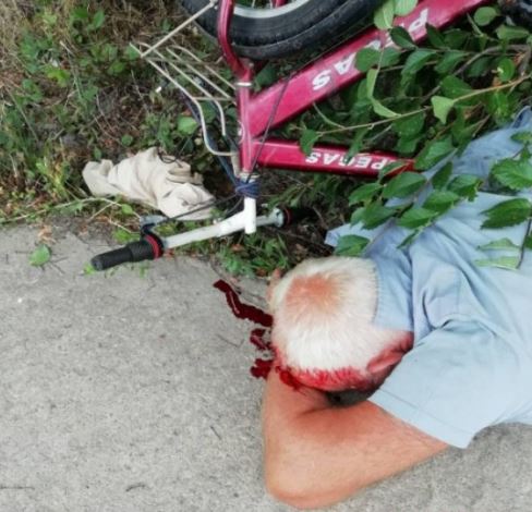 В Южноукраинске на обочине нашли пожилого велосипедиста с проломленной головой. ФОТО18+  Подробнее читайте на Юж-Ньюз: https://xn----ktbex9eie.com.ua/archives/15574