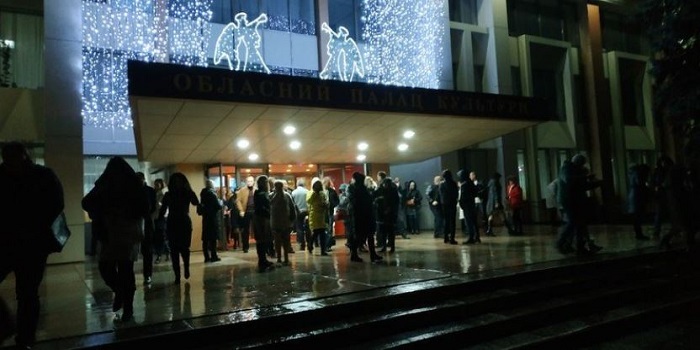 Концерт «95 квартала» в николаевском ОДК закончился — эвакуация не проводилась Подробнее читайте на Юж-Ньюз: http://xn----ktbex9eie.com.ua/archives/34496