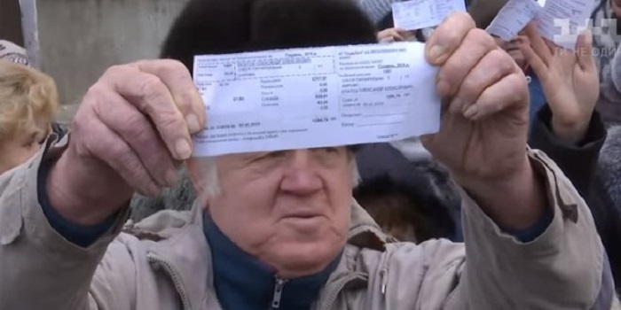 На Херсонщине жители райцентра получили 5-тысячные платежки за отопление. Сюжет ТСН Подробнее читайте на Юж-Ньюз: http://xn----ktbex9eie.com.ua/archives/37547
