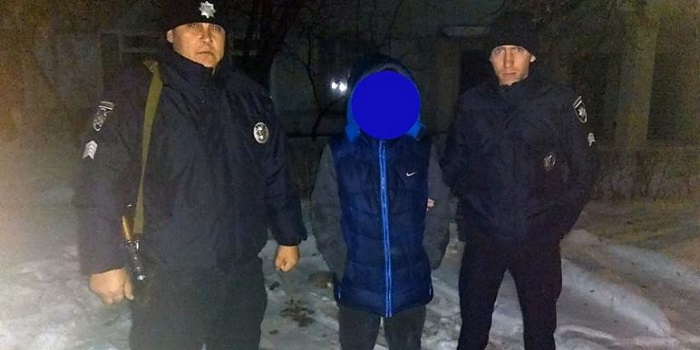 В Южноукраинске полиция охраны задержала вора, который пробрался в офис Подробнее читайте на Юж-Ньюз: http://xn----ktbex9eie.com.ua/archives/39720