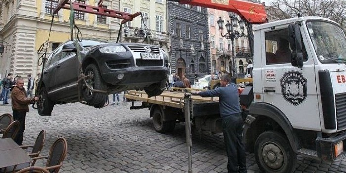 Как полиция будет блокировать и эвакуировать авто за нарушение правил парковки Подробнее читайте на Юж-Ньюз: http://xn----ktbex9eie.com.ua/archives/39348