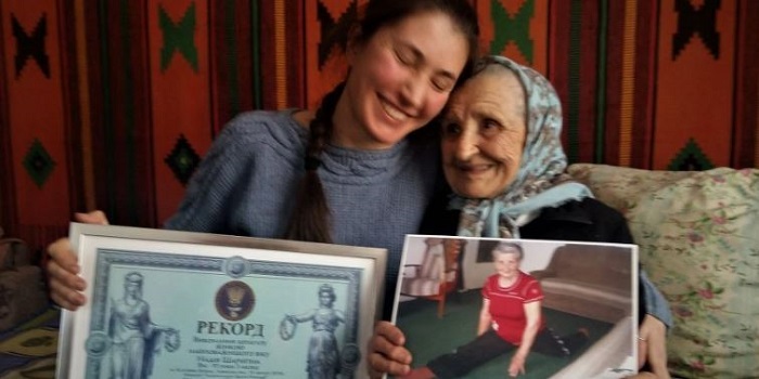 93-летняя украинка установила рекорд, выполнив шпагат. ФОТО. Подробнее читайте на Юж-Ньюз: http://xn----ktbex9eie.com.ua/archives/40535