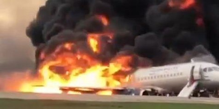 При пожаре на борту SSJ-100, в московском аэропорту Шереметьево, погиб 41 человек Подробнее читайте на Юж-Ньюз: http://xn----ktbex9eie.com.ua/archives/50133