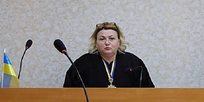 Высший совет правосудия снова на полгода отстранил судью из Южноукраинска – теперь с лишением доплат к зарплате и прохождением курсов судейской этики Подробнее читайте на Юж-Ньюз: http://xn----ktbex9eie.com.ua/archives/50689