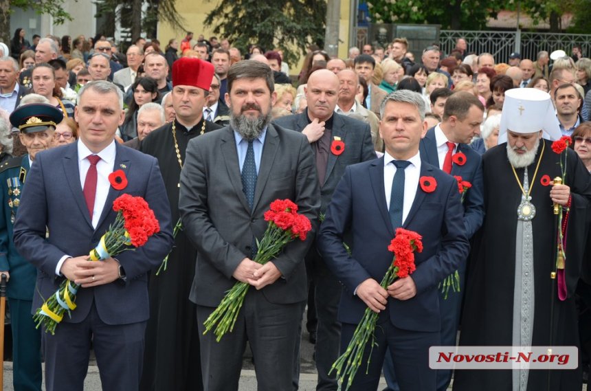 9 мая: николаевцы возложили цветы к памятнику ольшанцам. Фото.  Подробнее читайте на Юж-Ньюз: https://xn----ktbex9eie.com.ua/archives/50472