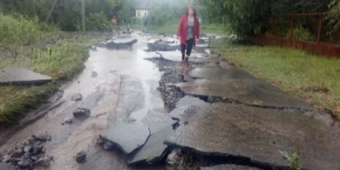 Дождь смыл дороги в Черкасской области – СМИ Подробнее читайте на Юж-Ньюз: http://xn----ktbex9eie.com.ua/archives/54484