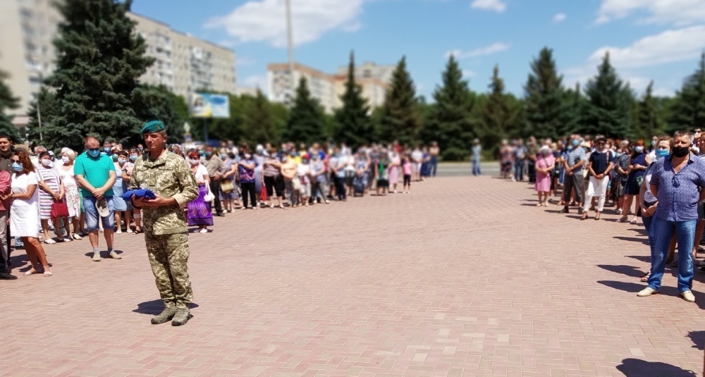 Южноукраїнськ проводив в останню путь загиблого на Донеччині Артема Козія (фоторепортаж)