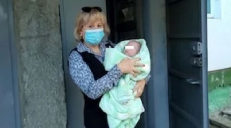 Жительница Вознесенска «подбросила» свою полуторамесячную дочь соседке и пропала
