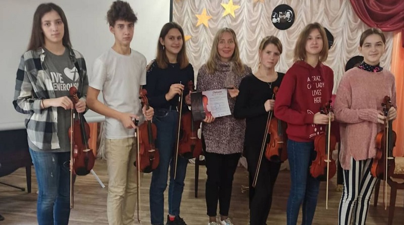 Южноукраїнськ - Вітаємо ансамбль скрипалів школи мистецтв з перемогою