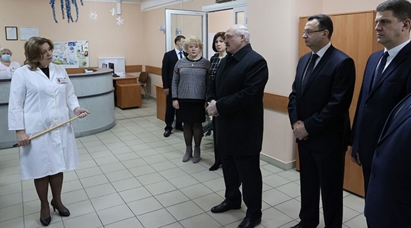 Лукашенко заявил, что через Украину в Беларусь тоннами везли оружие