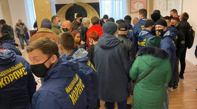 Языковой вопрос: в Николаеве активисты прорвались в сессионный зал. ВИДЕО