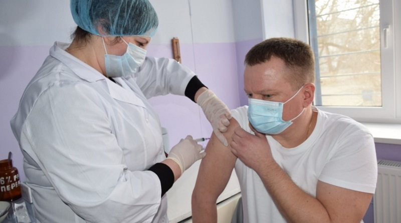Вакцинация от COVID-19 в Украине: Ляшко сообщил о семи «неблагоприятных событиях» после иммунизации