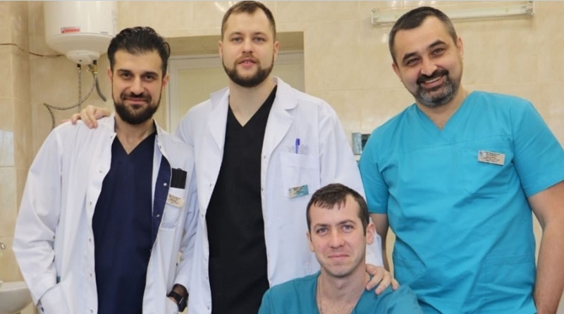 В Николаеве врачи пришили мужчине три пальца, которые были ампутированы турбинкой