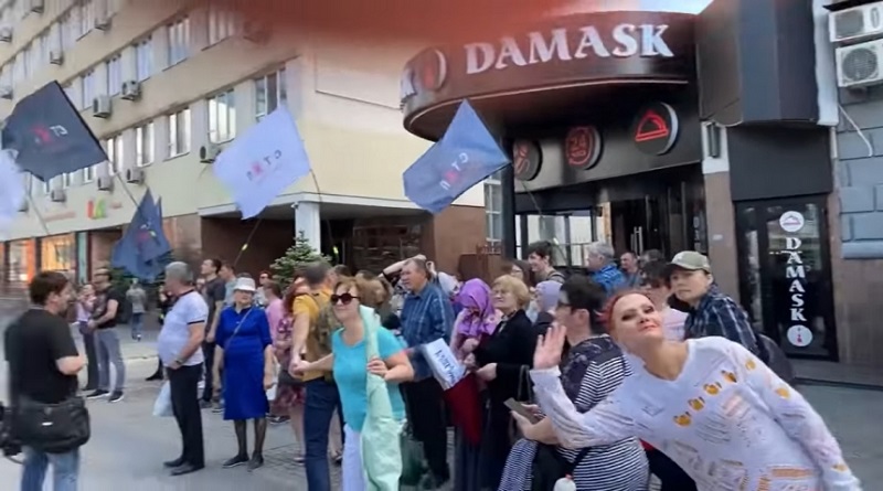 В Днепре протестовали против прививок от COVID-19 и карантина