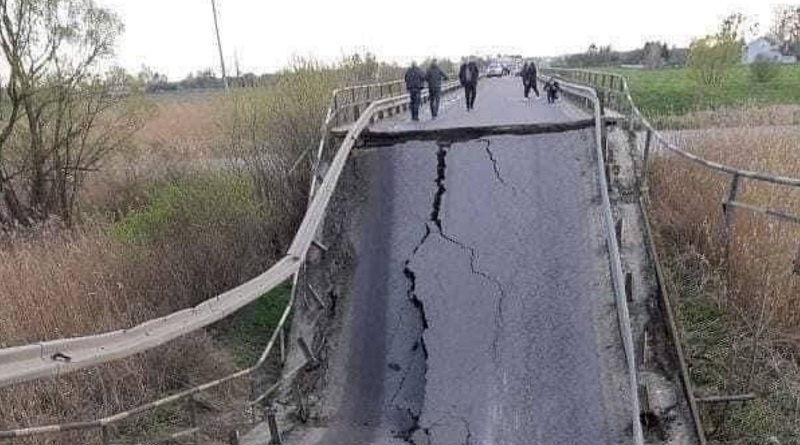 В Украине обрушился автомобильный мост