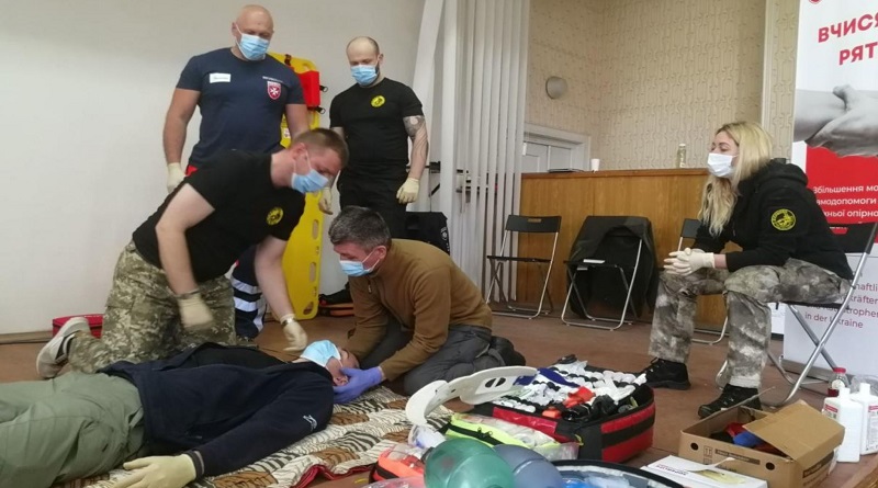 В Николаеве готовят первую группу добровольцев, которых обучат спасать жизни людей и оказывать медицинскую помощь