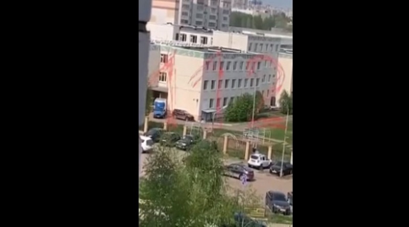 Появилось видео спасения школьников через окна при стрельбе в школе Казани