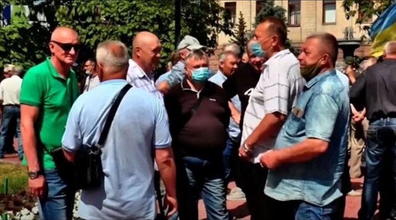 Украинцев заставят платить новый налог: подробности