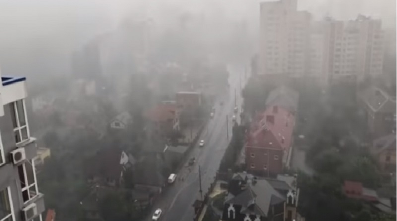 Ураганный ветер в Киевской области: два человека погибли, еще один госпитализирован