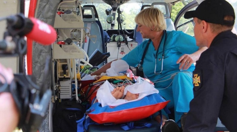 В Новоград-Волынском военнослужащий выстрелил в спину ребенку: мальчика на вертолете доставили в Киев
