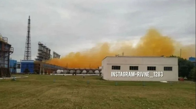 Оранжевая туча идет на Ровно: на химзаводе Фирташа произошел взрыв. Видео.