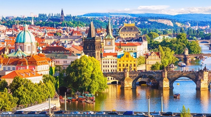Чехия открылась для вакцинированных туристов из Украины