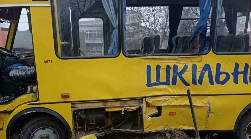 На Львовщине фура протаранила автобус со школьниками: много раненых