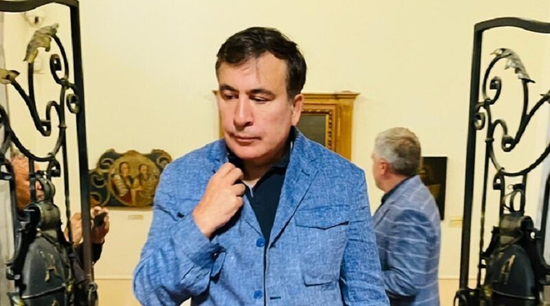 По пути в тюремную больницу голодающий Саакашвили избил персонал и разгромил аппаратуру - Минюст