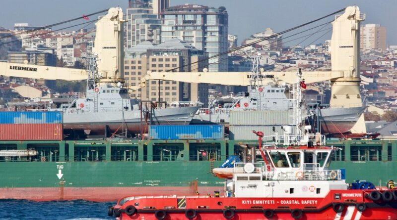 Американский сухогруз с катерами для Украины уже вошел в Черное море