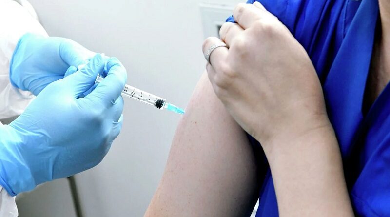 Принуждение граждан к вакцинации: опытный юрист объяснил, какие законы власти уже нарушили