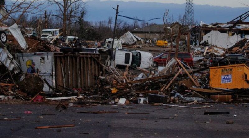 Торнадо в США: десятки погибших, разрушенные дома. Видео.