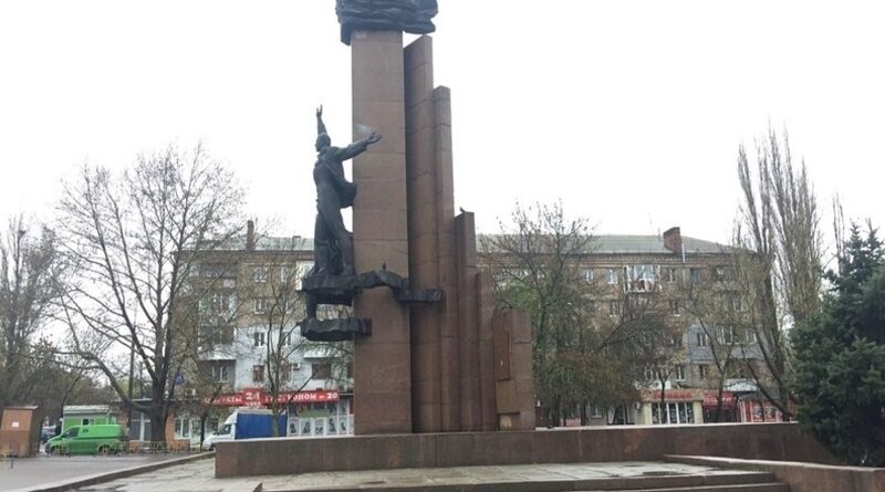 В Николаеве исполком разрешил частично демонтировать памятник Ленинскому комсомолу