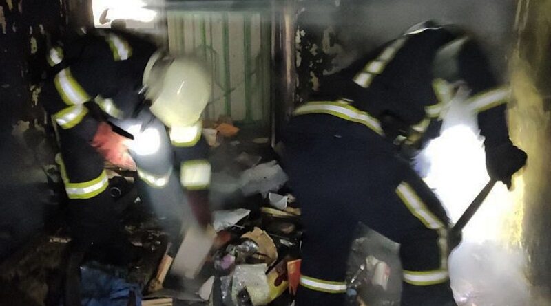 В Николаевской области горела квартира: в пожаре погиб 25-летний парень, еще троих человек спасли