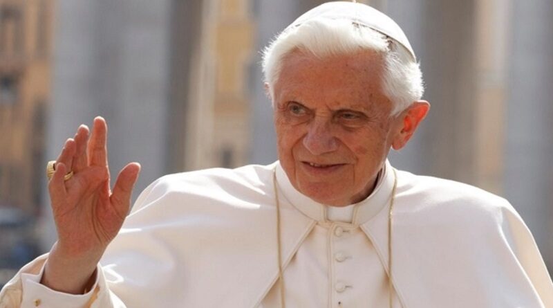 Папу Римского Бенедикта XVI подозревают в насилии над детьми