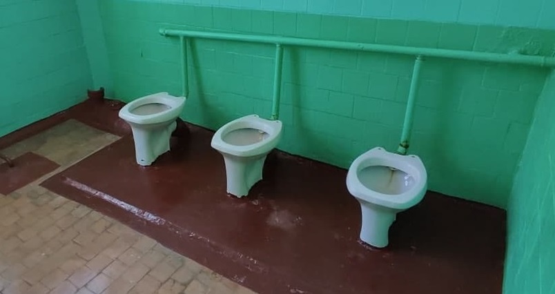 В Южноукраїнську дiти скаржаться на туалети в школах.