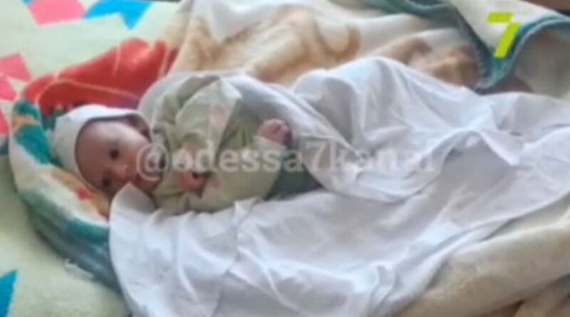 В Одесской области мать поила новорожденного самогоном из бутылочки