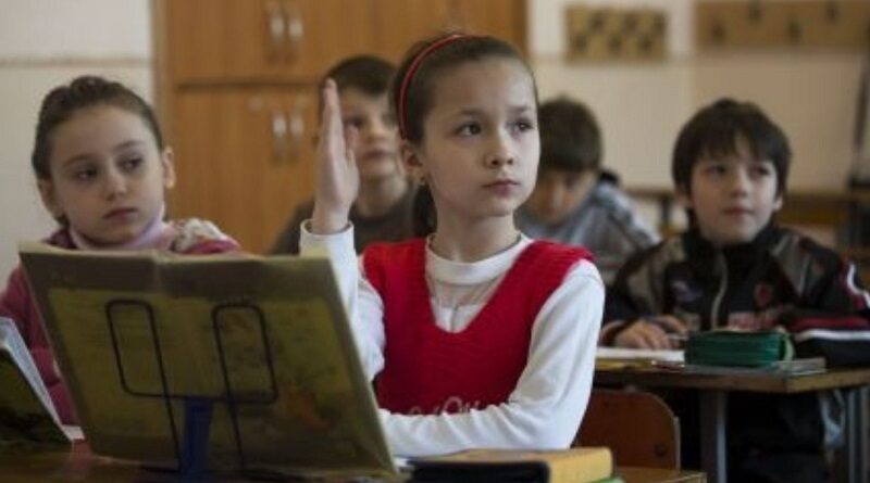 Польша ожидает в школах еще 200 тысяч украинских детей с сентября