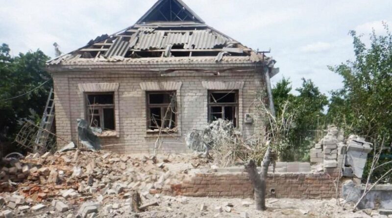 Обстріли Миколаївської області: загинула жінка, зруйновано будинки, збито ракету