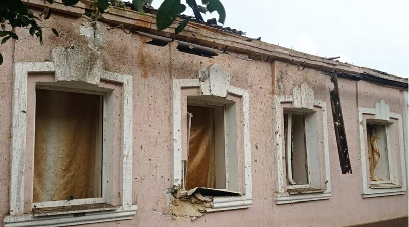 Обстріли Миколаївщини: зруйновані будівля громадського харчування, сільгоспспоруди, дорога