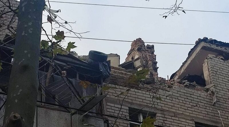 Російська ракета влучила по житловому будинку в центрі Миколаєва. (відео)