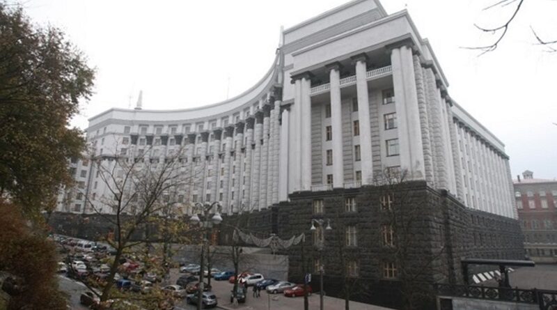 В Україні скоротять витрати на утримання чиновників