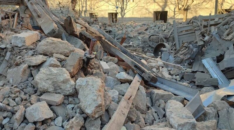 Російська ракета зруйнувала два житлові будинки в центрі Миколаєва: загинула пенсіонерка (відео)