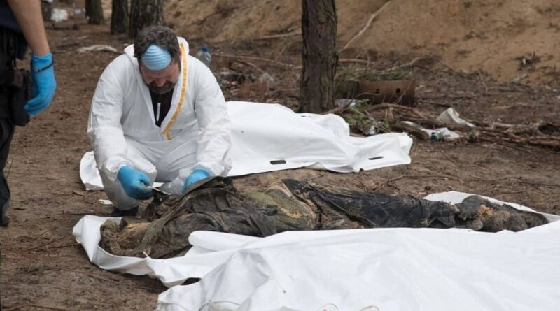 На звільнених територіях Миколаївської та Херсонської областей знайдено поховання із 200 загиблими