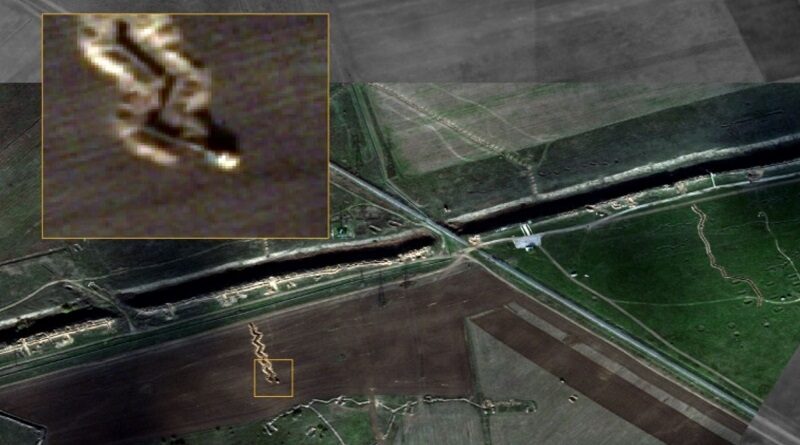 Окупанти почали копати окопи на півночі Криму: супутникові знімки
